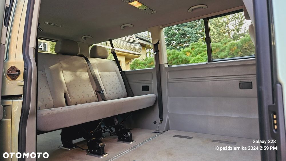 Volkswagen Caravelle - 20