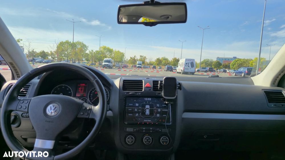 Volkswagen Jetta - 1