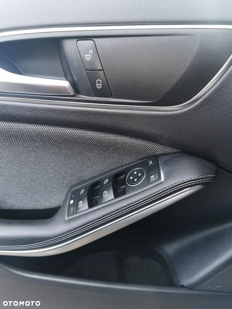 Mercedes-Benz GLA - 12