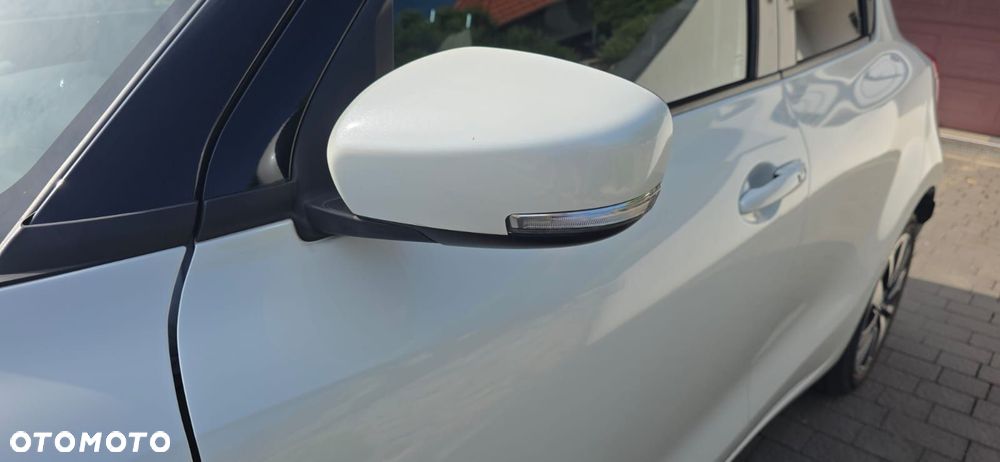 Suzuki Swift 1.2 Premium Plus CVT - 33