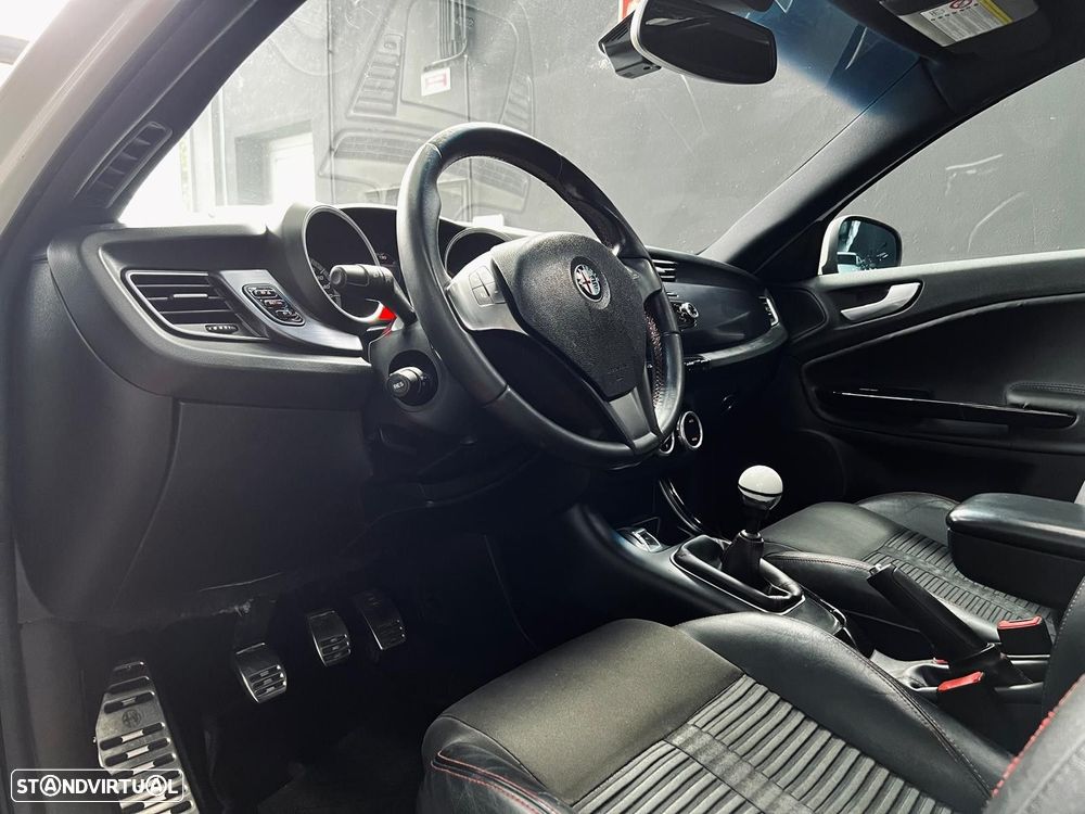 Alfa Romeo Giulietta 1.6 JTDm Distinctive - 19