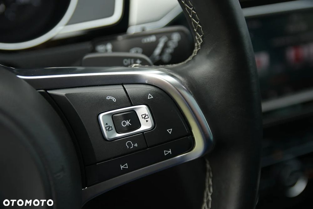 Volkswagen Passat - 34