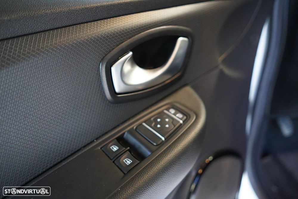 Renault Clio Sport Tourer - 25