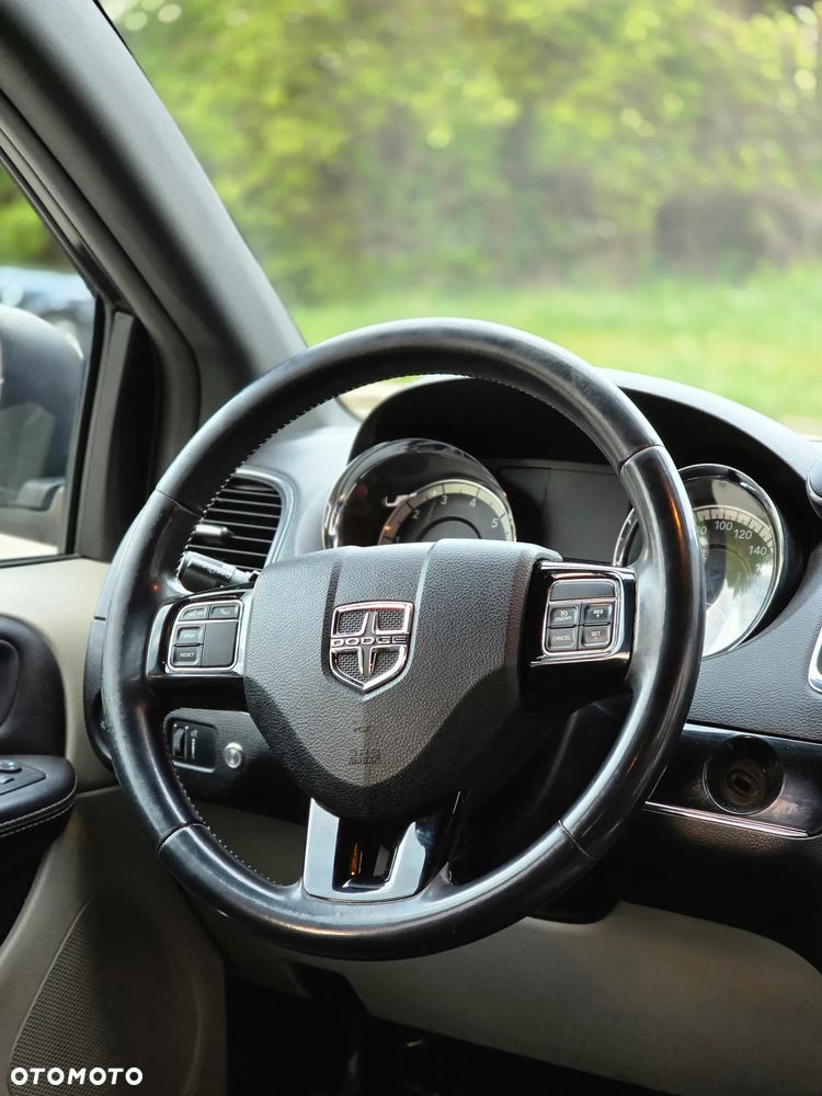 Dodge Grand Caravan - 11