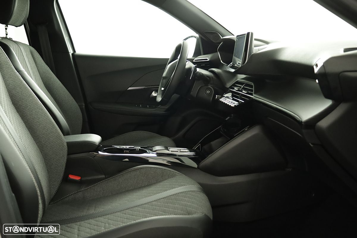 Peugeot 2008 1.2 PureTech Allure EAT8 - 23