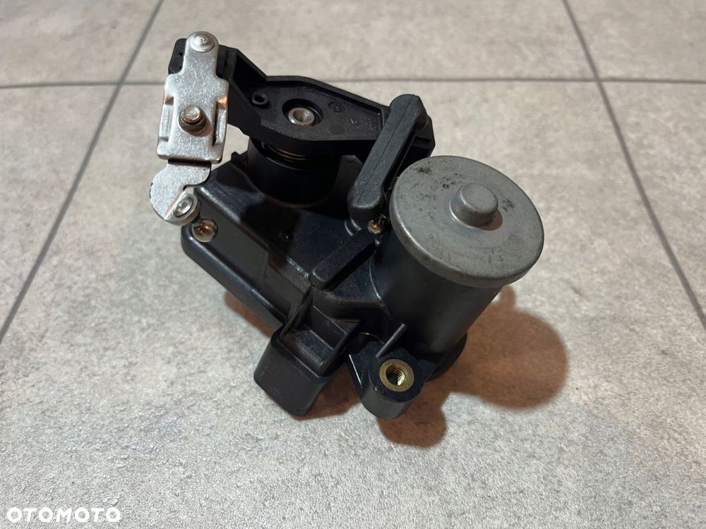 MERCEDES OM642 3.0CDI TERMOSTAT ORYGINAŁ BDB STAN - 9