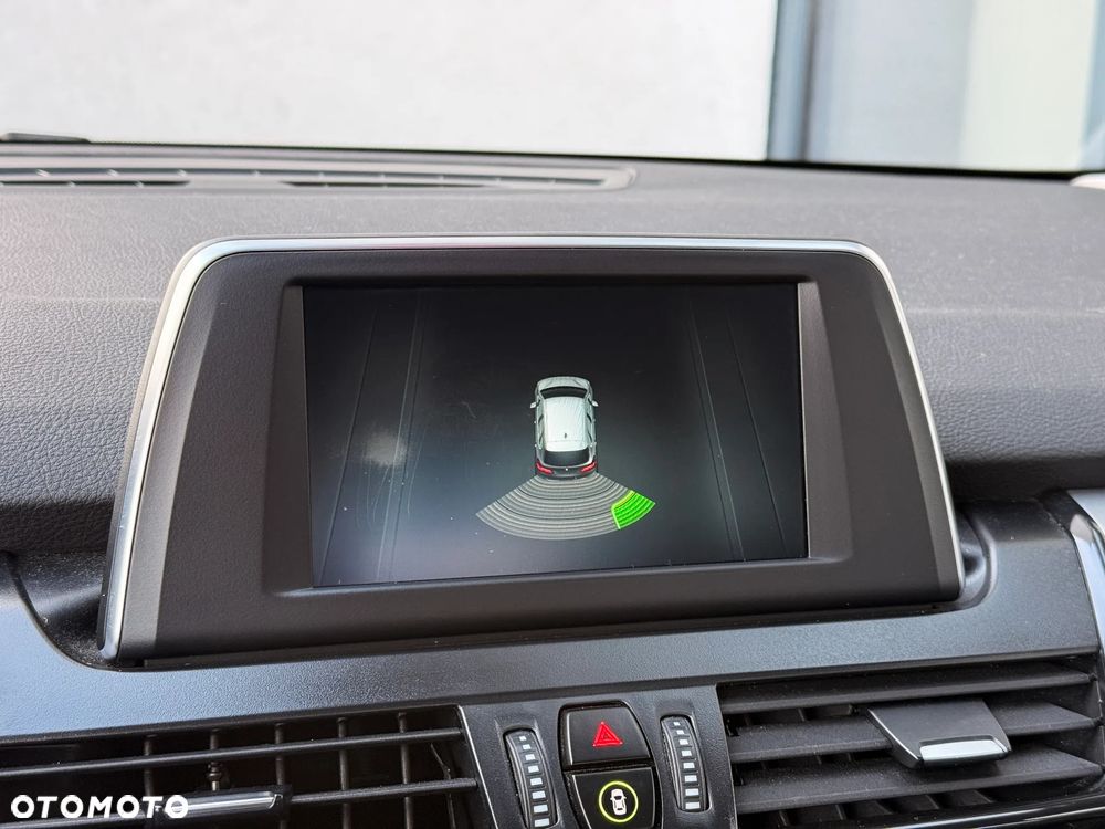 BMW Seria 2 218i - 32