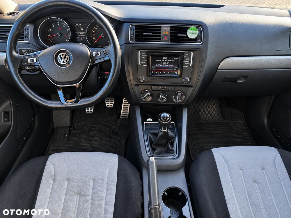 Volkswagen Jetta - 8