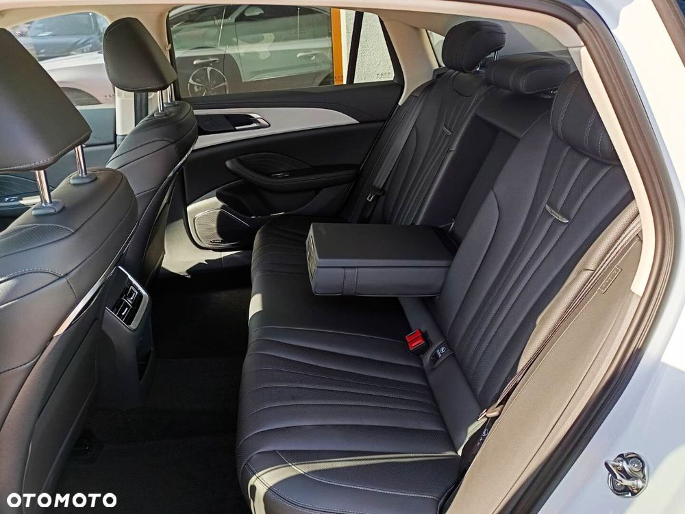 Hongqi H5 - 9