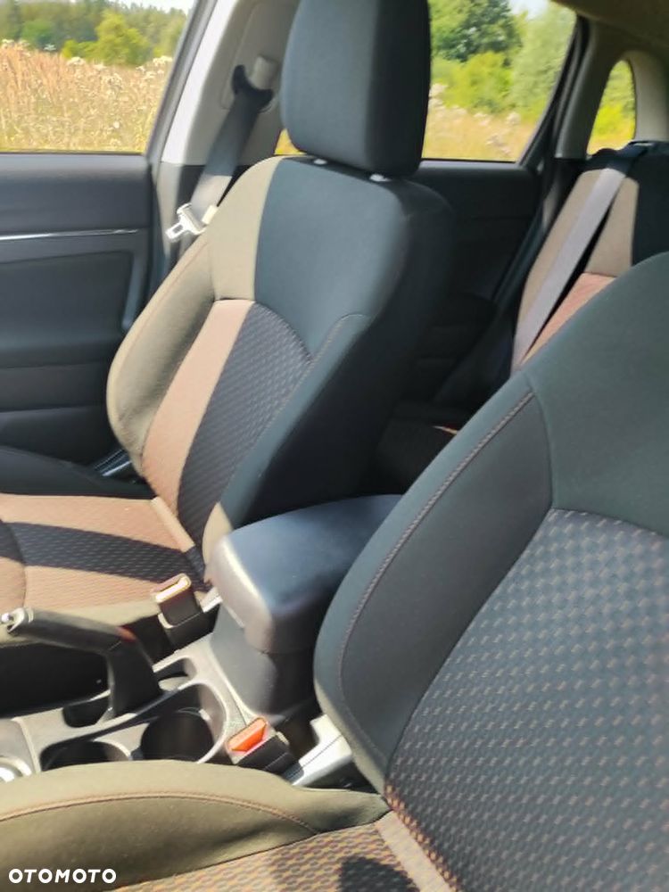 Mitsubishi Outlander - 8