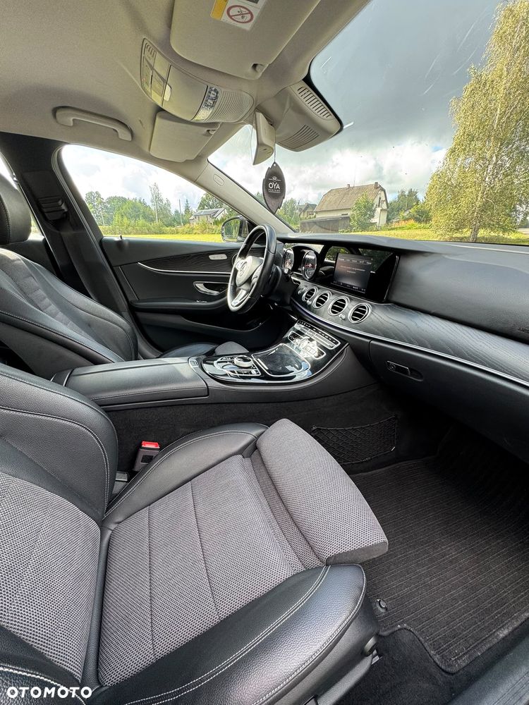 Mercedes-Benz Klasa E 220 d 9G-TRONIC - 33
