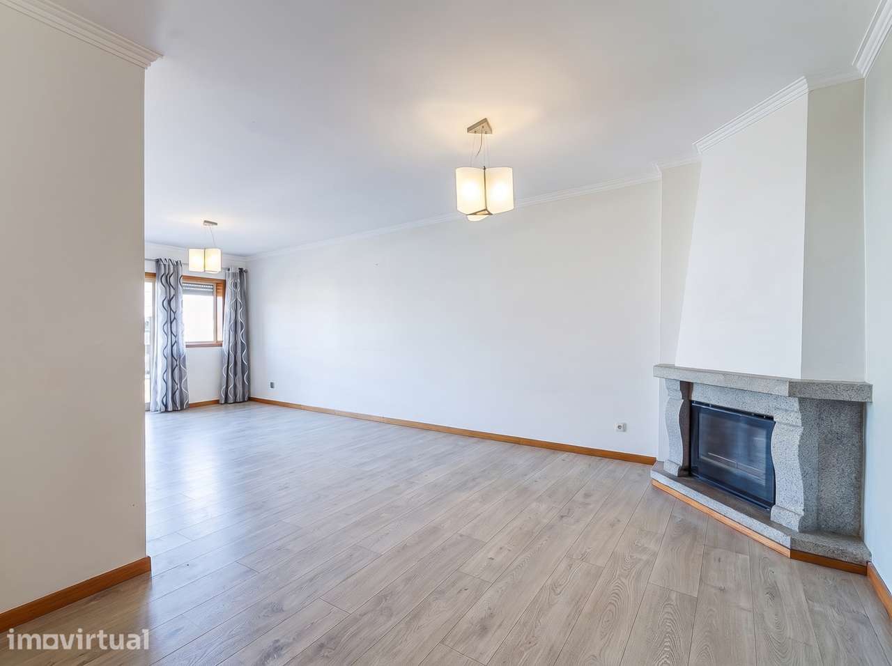 T3 com 140 m², 2 frentes, luz natural, garagem, em Paços de Brandão - Grande imagem: 2/24