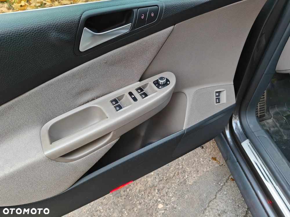 Volkswagen Passat 1.8 TSI Comfortline - 24