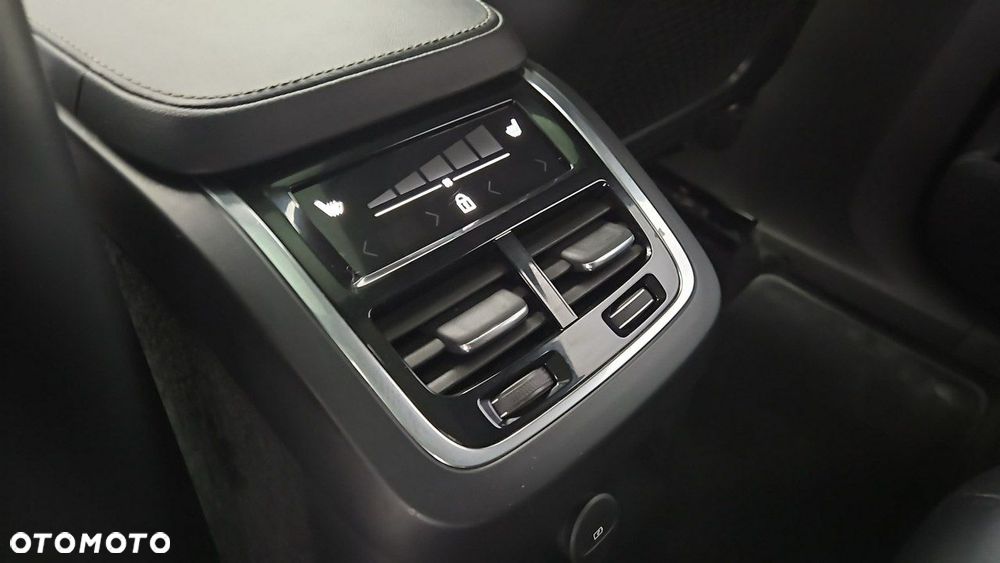 Volvo XC 90 T8 AWD Plug-In Hybrid R-Design 7os - 24