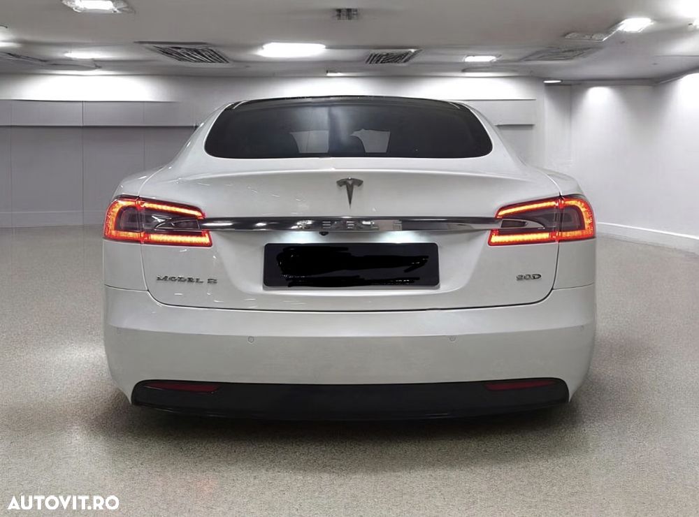 Tesla Model S - 2