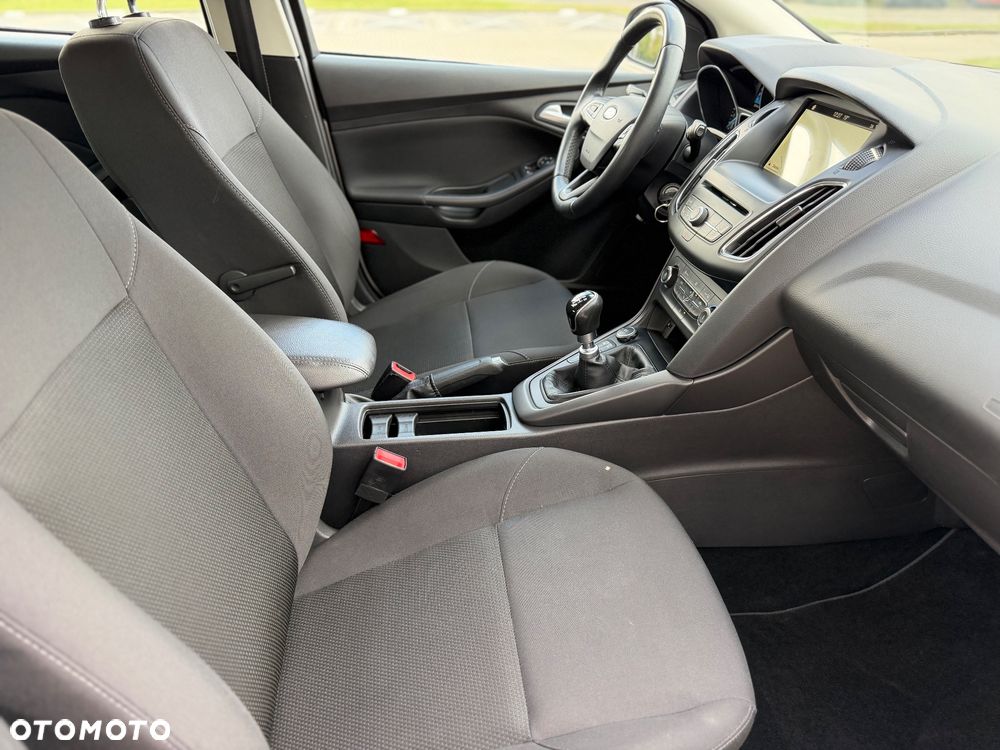 Ford Focus 1.0 EcoBoost Titanium Business - 25