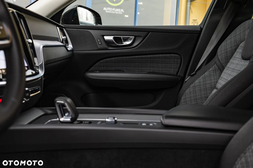 Volvo V60 B3 B Essential - 34