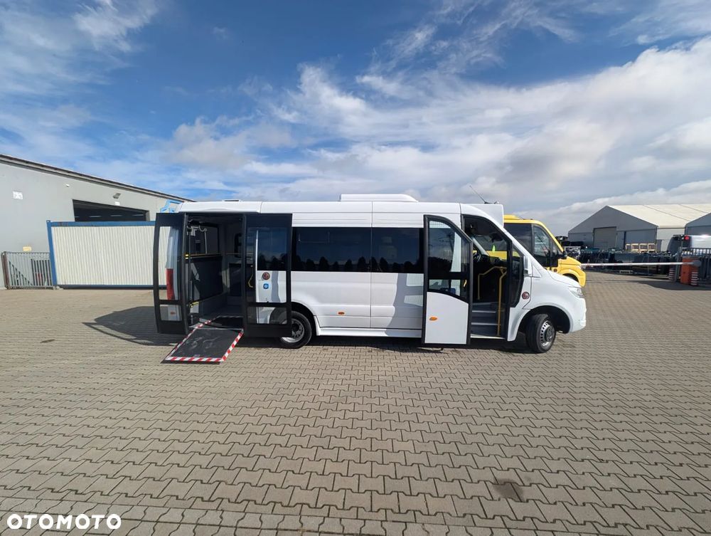 Mercedes-Benz Sprinter 517 - 12