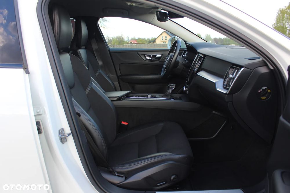 Volvo V60 Cross Country D4 AWD Geartronic - 22