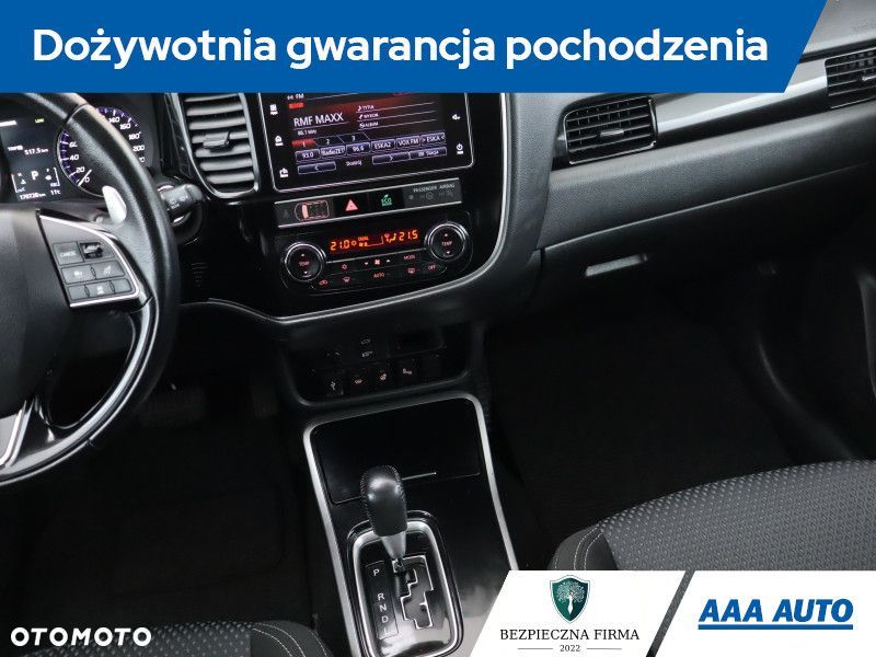 Mitsubishi Outlander - 10