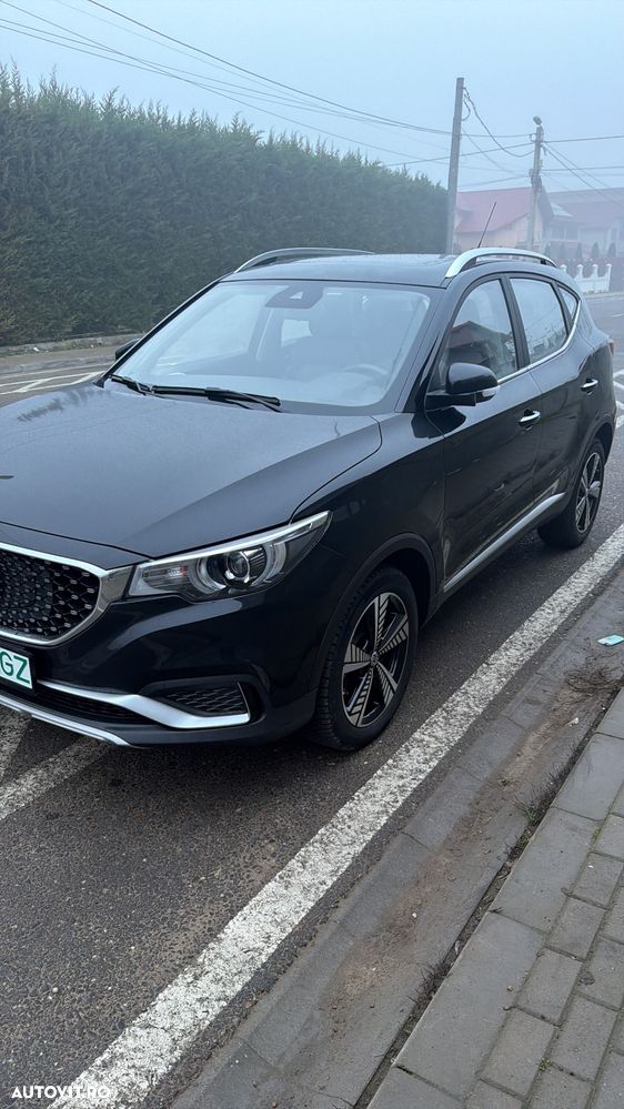 MG ZS EV Luxury - 2