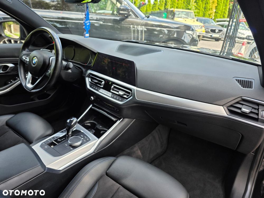 BMW Seria 3 318i Luxury Line - 22