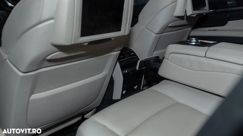 BMW Seria 7 750i xDrive - 13
