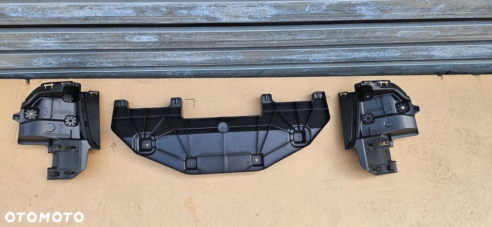 Audi E-tron 55 4KE WSPORNIK MOCOWANIE ŚLIZG ZDERZAKA TYŁ TYLNY 4KE807366 - 1