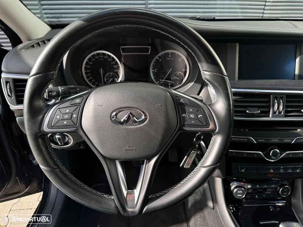 Infiniti Q30 - 23