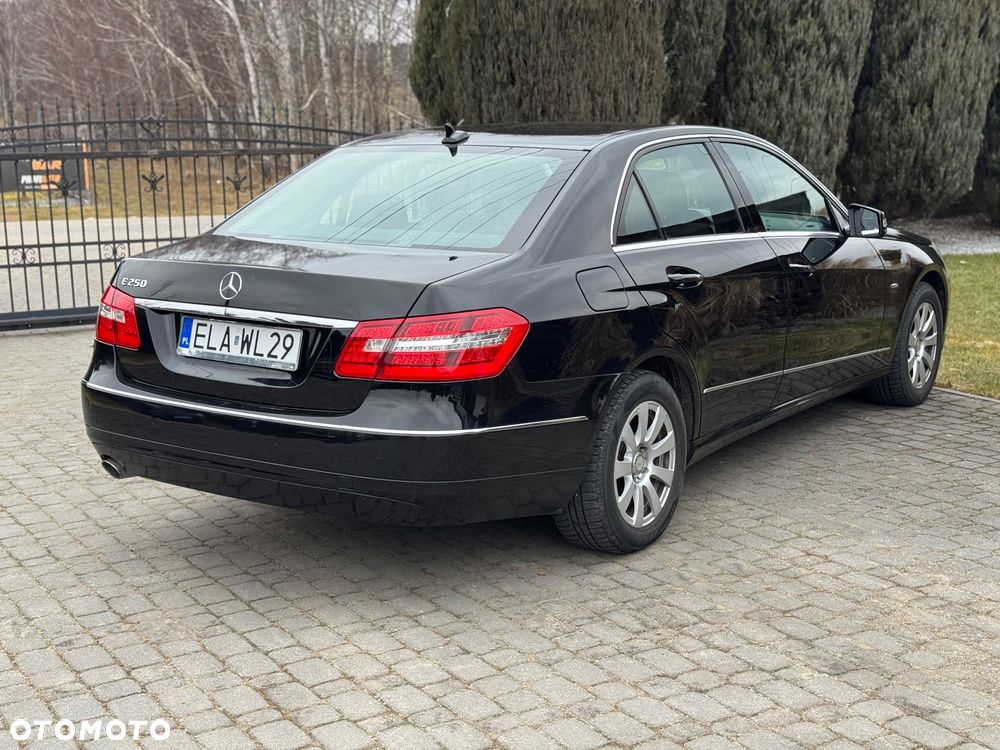 Mercedes-Benz Klasa E 250 CGI BlueEffICIENCY Elegance - 13