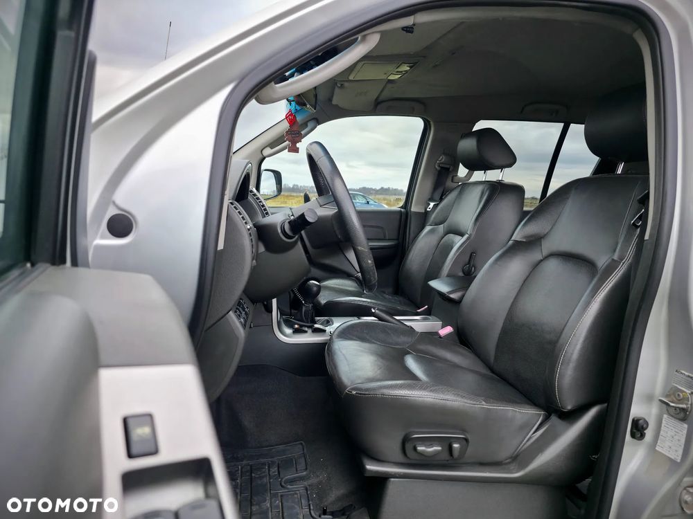 Nissan Pathfinder - 27