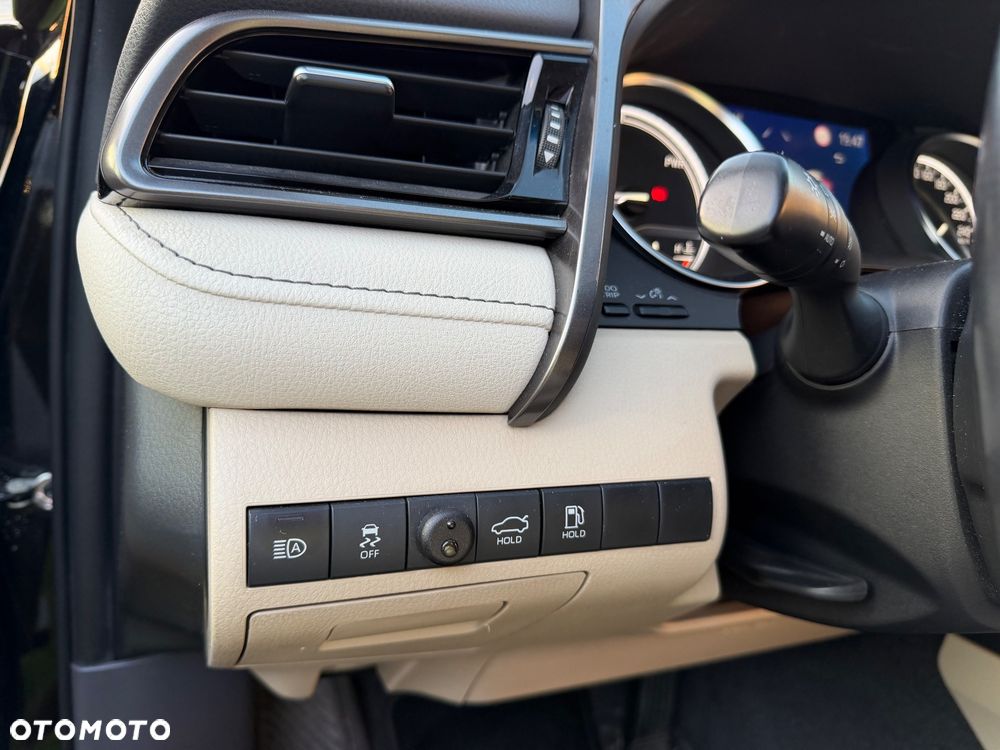 Toyota Camry - 18