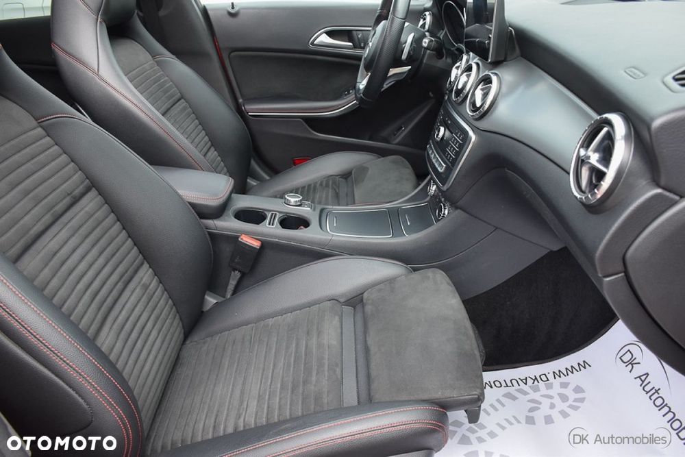 Mercedes-Benz CLA 220 4-Matic AMG Line - 26