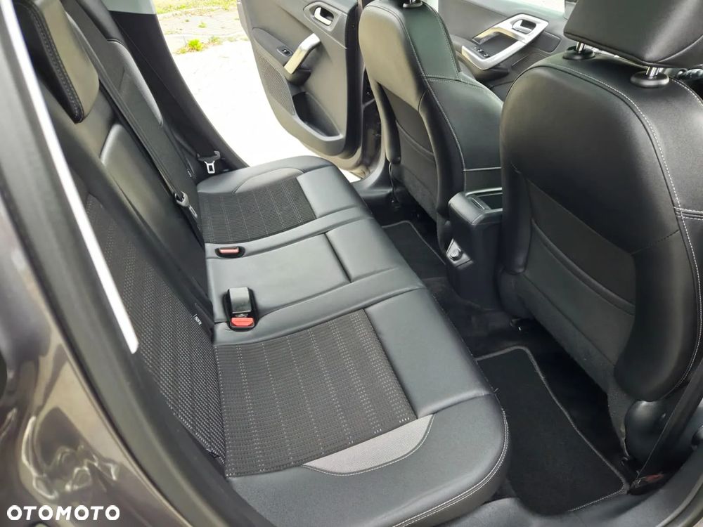 Peugeot 2008 1.6 e-HDi Allure S&S - 17