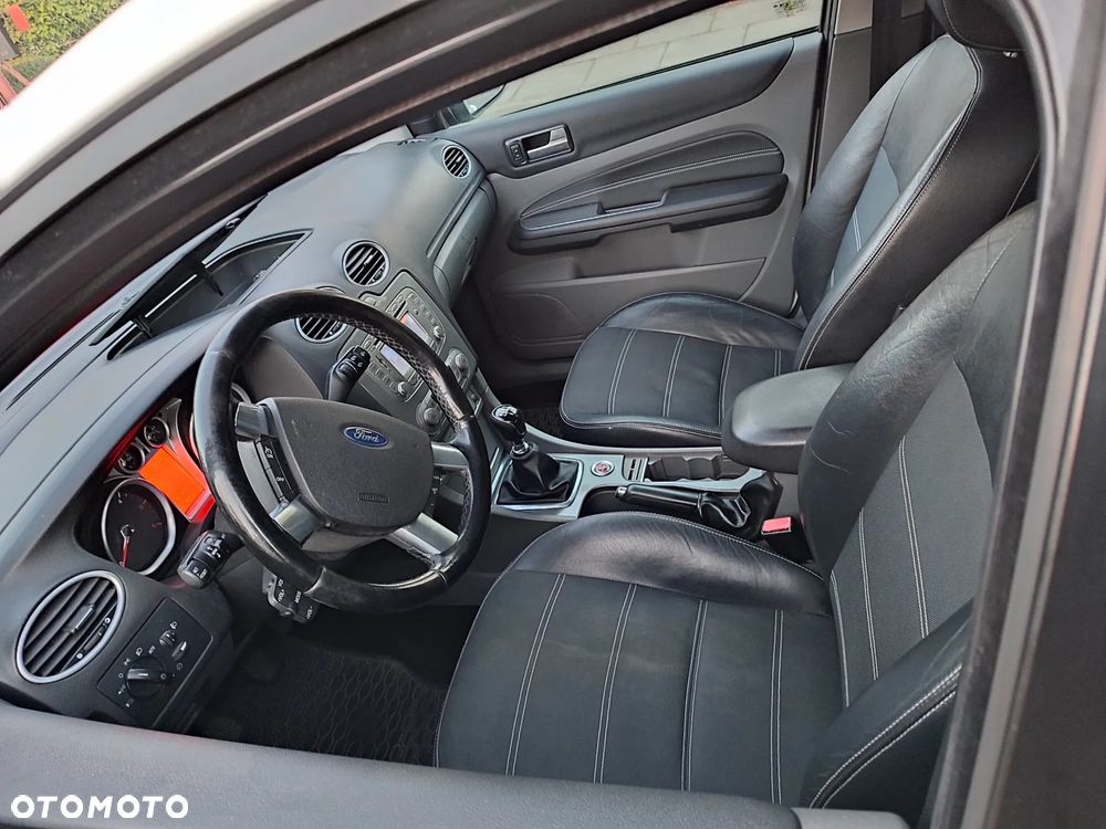Ford Focus 2010 photo 5