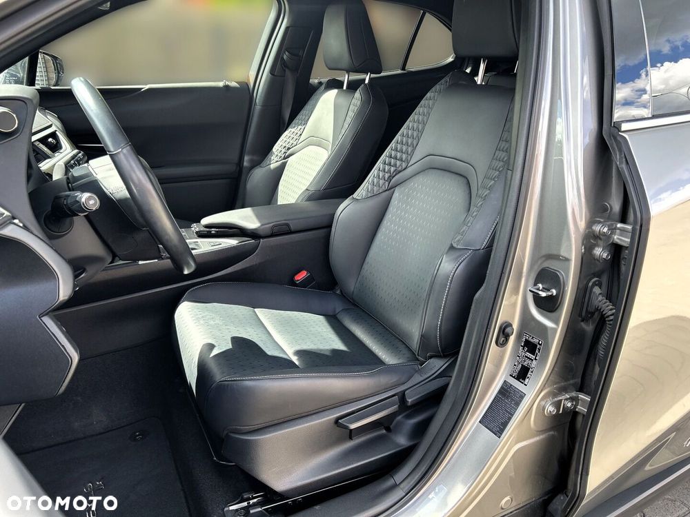 Lexus UX 250h GPF F Impression 2WD - 13