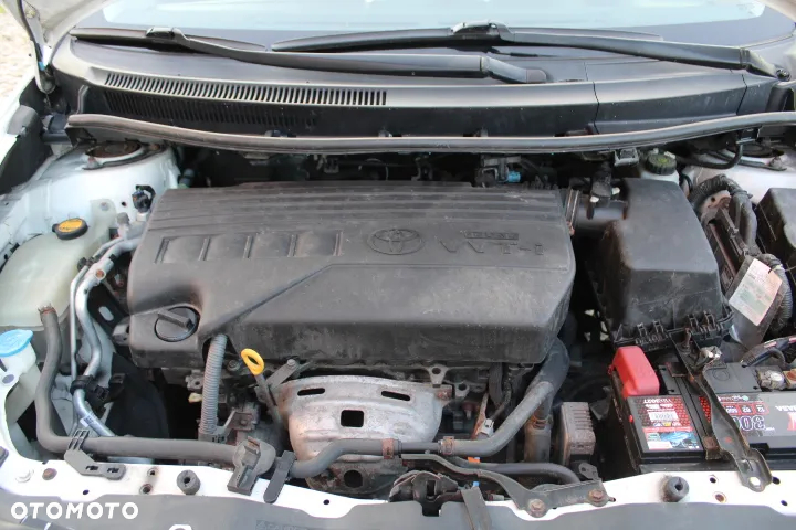 Toyota Auris 1.33 VVT-i Premium + - 10