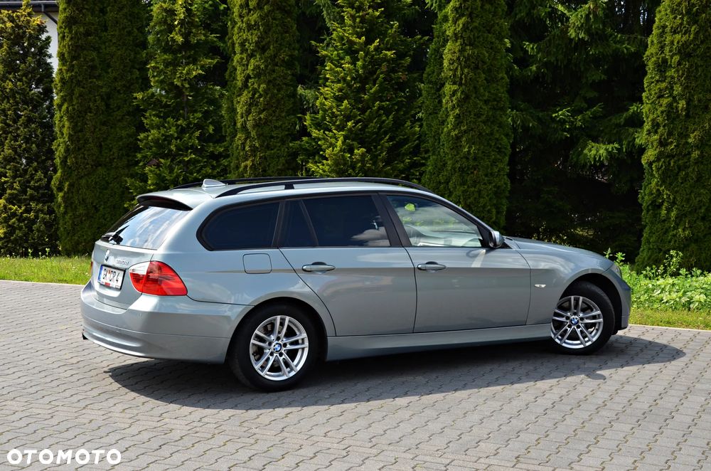 BMW Seria 3 320d DPF Touring Edition Fleet Exclusive - 24