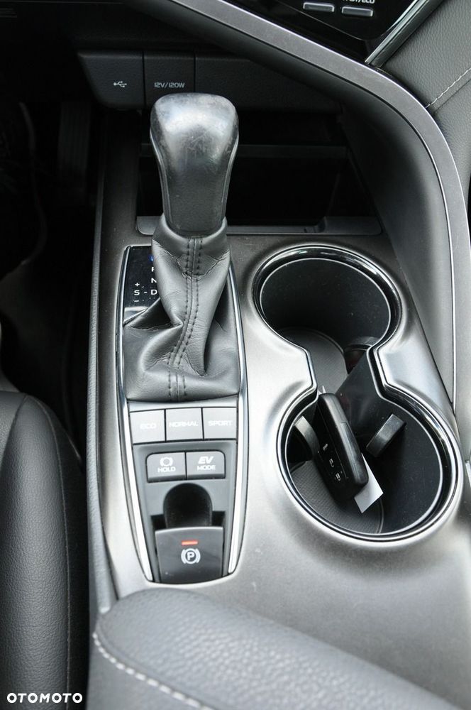 Toyota Camry - 23