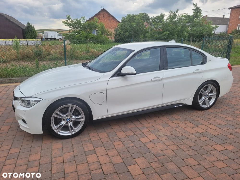 BMW Seria 3 330e iPerformance M Sport - 4