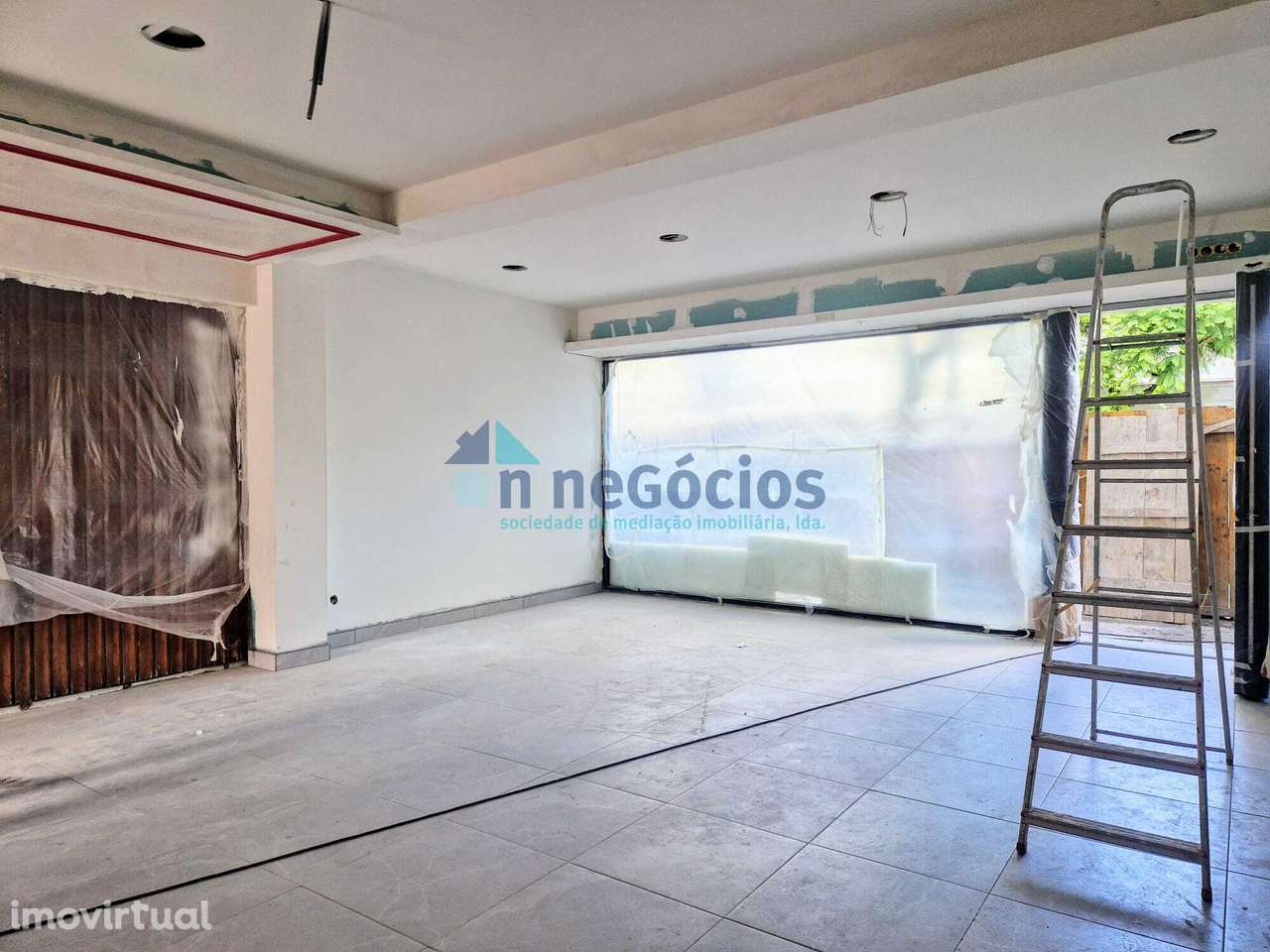 Espaço comercial com grande montra -O AZEMÉIS CENTRO - Grande imagem: 2/8