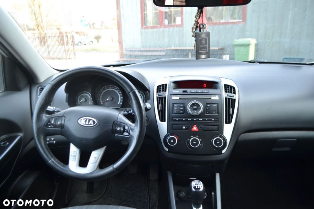 Kia Ceed - 8