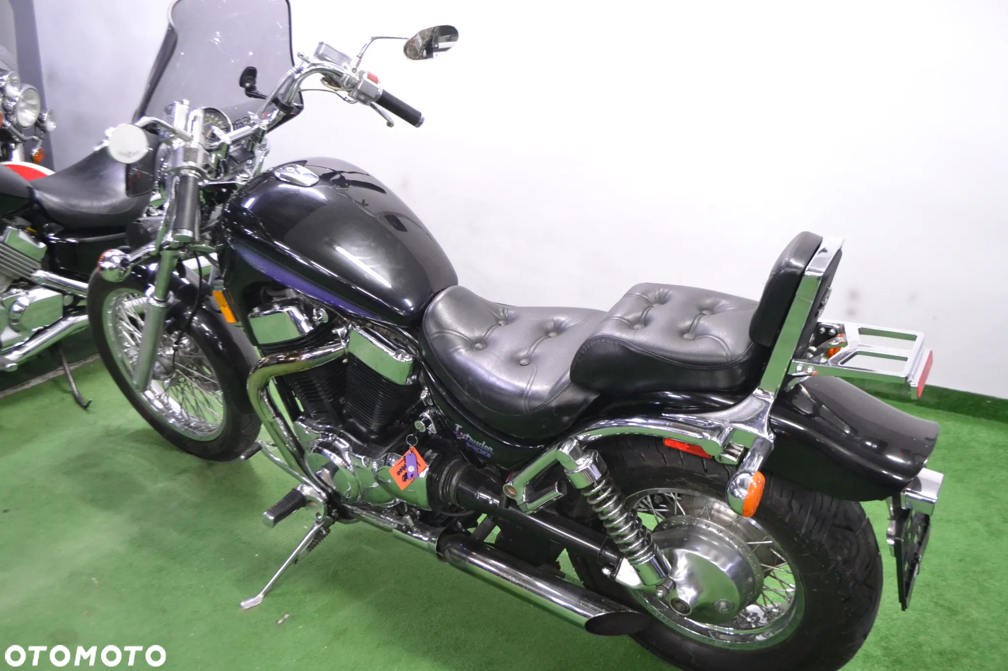 Suzuki Intruder - 11