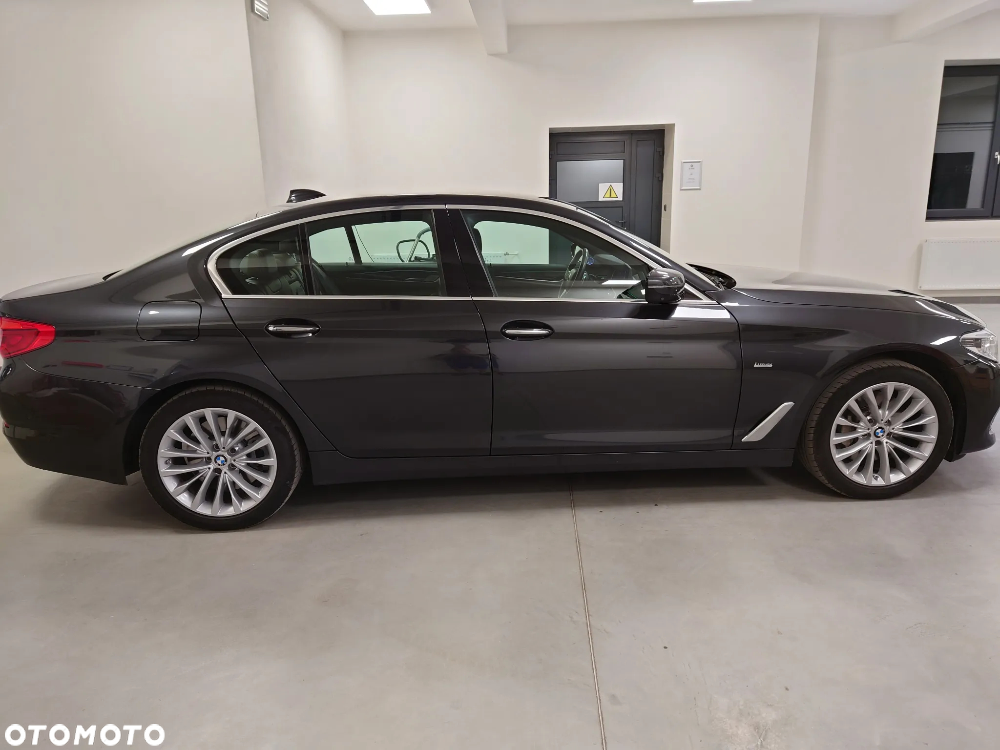 BMW Seria 5 530d xDrive Luxury Line - 3