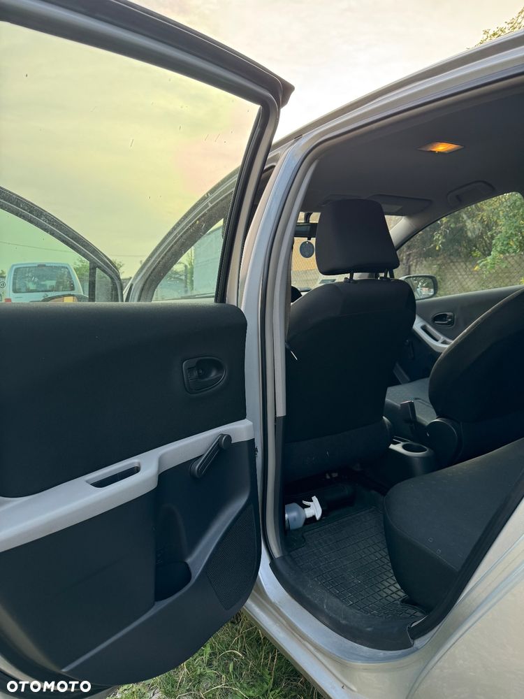 Toyota Yaris - 11
