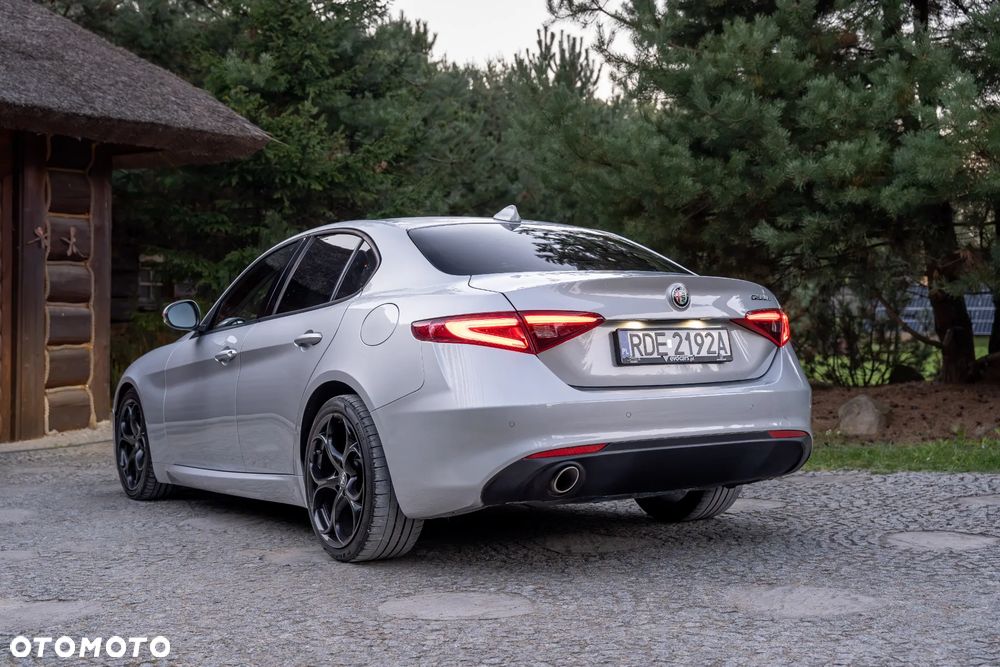 2018 Alfa Romeo Giulia 2.2 D Turbo, photograph 11