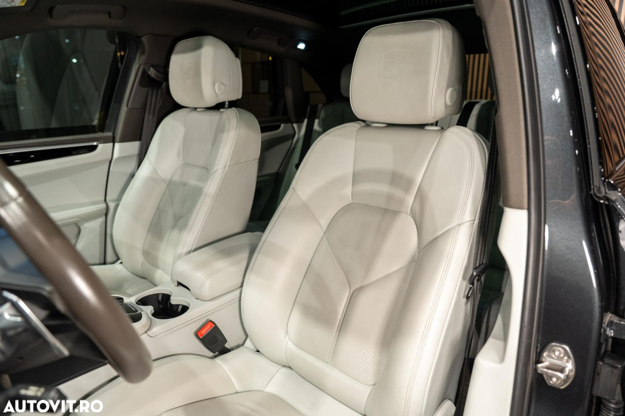 Porsche Macan - 24