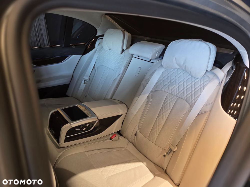 BMW Seria 7 730d xDrive mHEV sport - 14
