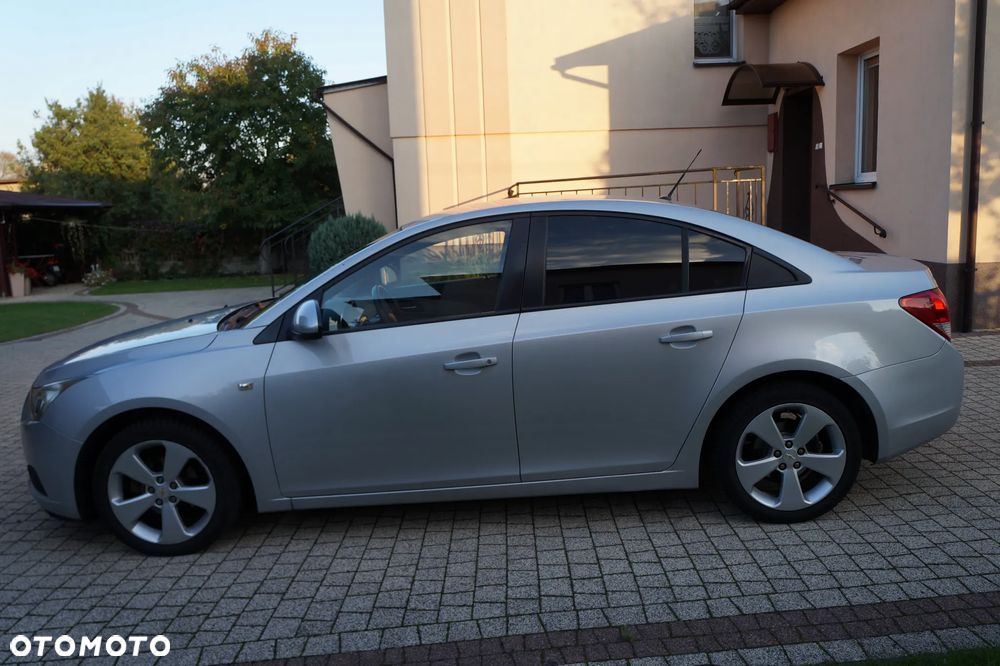 Chevrolet Cruze - 16