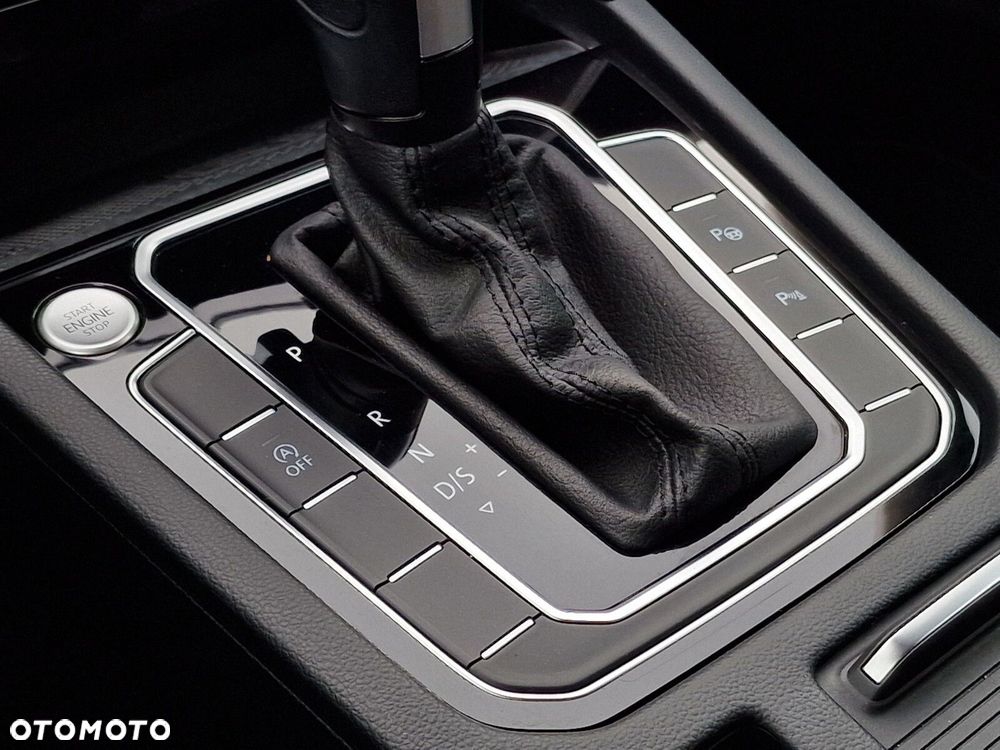 Volkswagen Passat Variant 2.0 TDI EVO Business DSG - 25